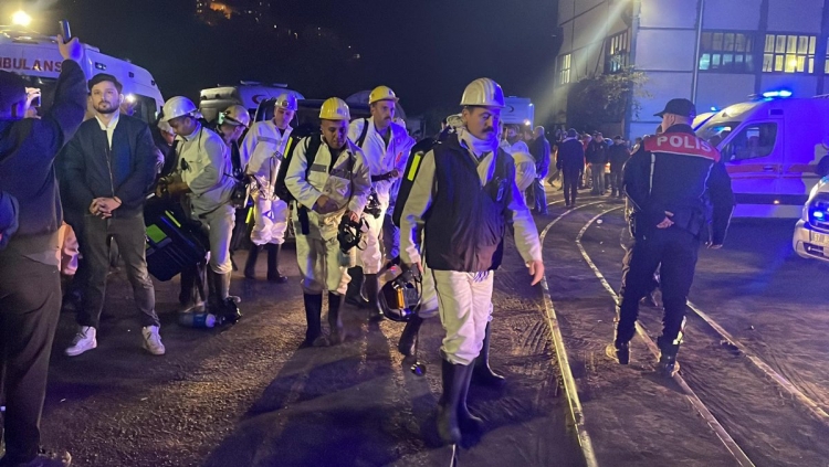 Bartın Amasra'da bir maden ocağında patlama meydana geldi. İçişleri Bakanı Soylu, patlamada 14 kişinin hayatını kaybettiğini duyurdu.
