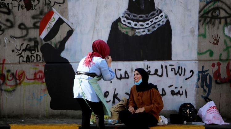 Irak Bağdat’ın protesto üssü olan Tahrir Meydanında Çoğunlukla kadınlar tarafından üretilen sanat eserleri



