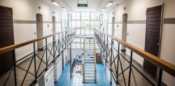 Avrupa cezaevleri COVID-19 için boşaldı