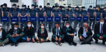 Baro başkanlarına Ankara girişinde polis barikatı 