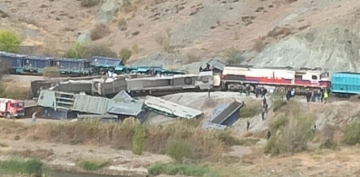 Ankara'da iki tren çarpıştı: 2 ölü