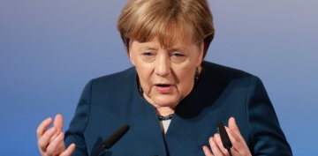 Merkel: Aşıya rağmen salgın ciddi