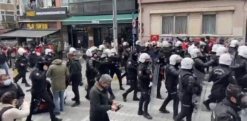 Kadıköy'de toplanan öğrencilere polis müdahalesi 
