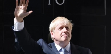 Britanya’da Başbakan Johnson, parti liderliğinden istifa etti