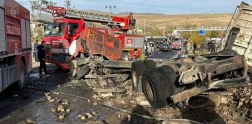 Tutak'ta trafik kazası: 7 kişi hayatını kaybetti 18 yaralı var