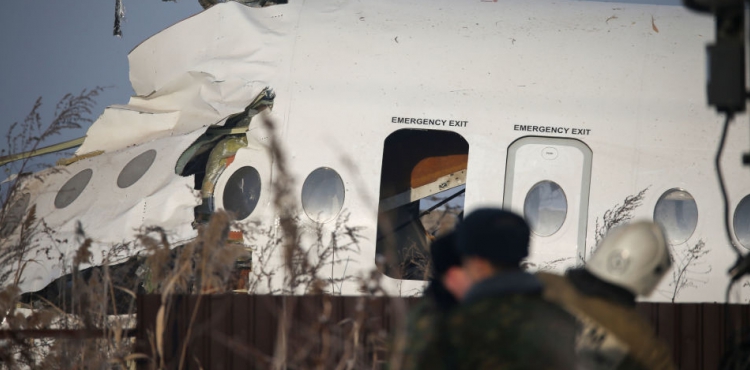 Kazakistan'da yolcu uçağı düştü: En az 12 ölü