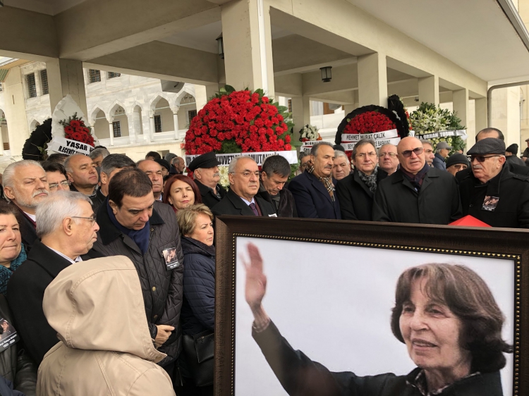 Eski Başbakan Bülent Ecevit'in eşi Rahşan Ecevit, böbrek ve akciğer yetmezliğinden 97 yaşında tedavi gördüğü GATA'da hayatını kaybetti