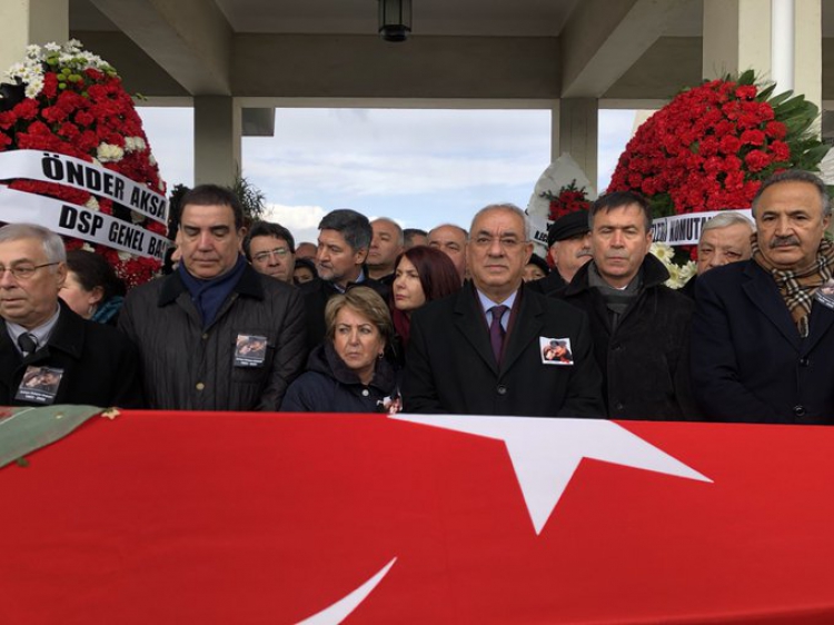 Eski Başbakan Bülent Ecevit'in eşi Rahşan Ecevit, böbrek ve akciğer yetmezliğinden 97 yaşında tedavi gördüğü GATA'da hayatını kaybetti