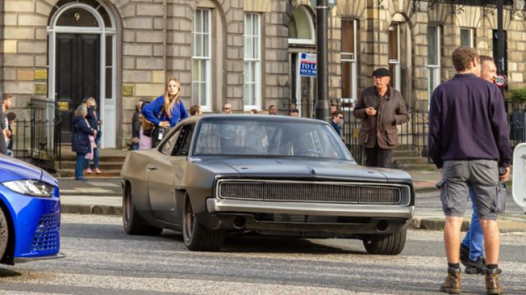 Hızlı ve Öfkeli 9 (Fast and Furious 9)
Hızlı ve Öfkeli, orijinal filmden alışık olduğumuz oyuncularla çekilen devam filmiyle bir kez daha beyaz perdede.

Vin Diesel, Michelle Rodriguez ve Tyrese Gibso'nun başrollerde olduğu filmde ayrıca sekizinci filmin kötü karaktörü Charlize Theron da geri dönüyor.

Filmin yönetmeni Justin Lin, bunun 