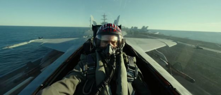 Top Gun: Maverick
ABD'li aktörler Kelly McGillis ve Tom Cruise'ın başrolleri paylaştığı 1986 tarihli efsane filmi Top Gun'ın devam filminin fragmanı yayınlandı.

Tom Cruise, Maverick lakaplı Pilot Pete Mitchell karakterine bir kez daha hayat verirken, McGillis ise geçen yıl içerisinde filmde oynaması için kendisine teklif gelmediğini açıkladı. Cruise'a bu filmde Jennifer Connelly ve Jon Hamm eşlik edecek.

Cruise, bu kez ilk filmde hayatını kaybeden pilot arkadaşının oğluna eğitmenlik yapıyor.

Film, Türkiye'de 26 Haziran 2020'de vizyona girecek