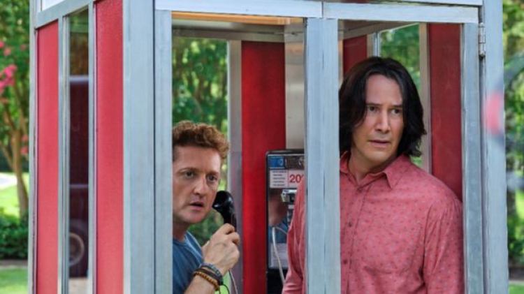 Bill & Ted Face the Music
Bill ve Ted, 28 yıl sonra geri dönüyor.

1989 ve 1991'deki iki filmle büyük beğeni toplayan bilimkurgu-komedi filminin üçüncüsü 2020'de izleyiciyle buluşuyor.

Bill & Ted Face the Music adlı filmin başrollerinde Keanu Reeves ve Alex Winter var.

Filmin Türkiye'de ne zaman vizyon gireceği henüz açıklanmadı.