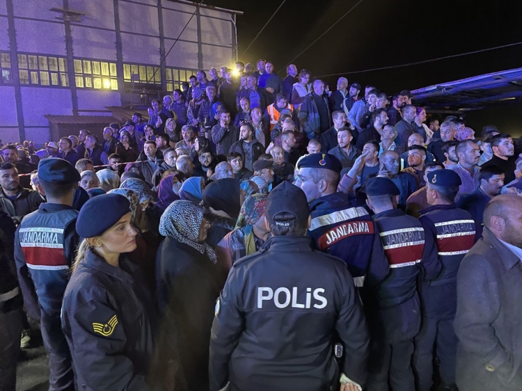 Bartın Amasra'da bir maden ocağında patlama meydana geldi. İçişleri Bakanı Soylu, patlamada 14 kişinin hayatını kaybettiğini duyurdu.
