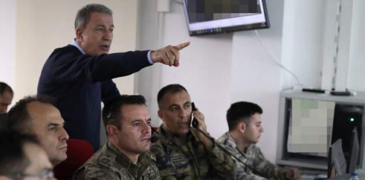 Hulusi Akar ve kuvvet komutanları Suriye sınırında