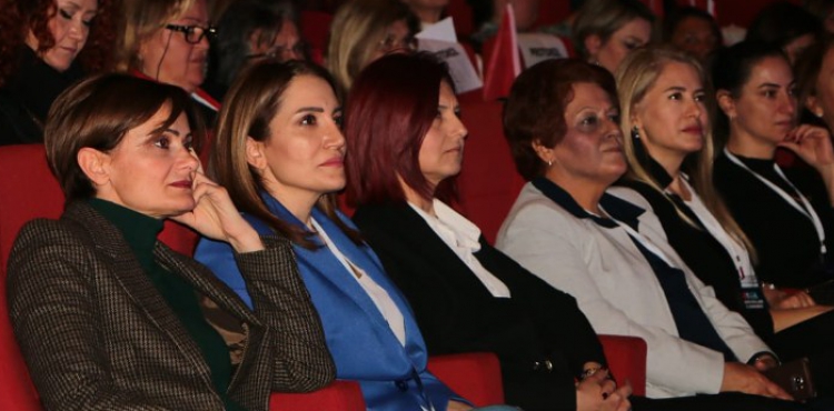 'CHP kadın kongresi niye ertelenmedi' tepkisi