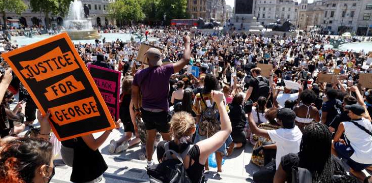 Londra ve Berlin de Floyd için sokakta