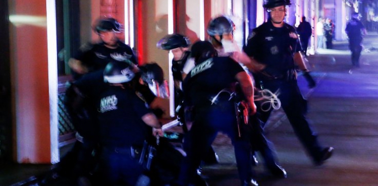 ABD'de bir polis başından vuruldu