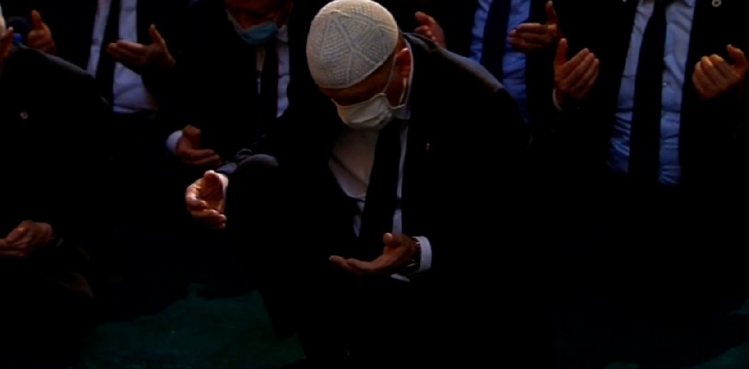 Ayasofya'da ilk namaz kılındı