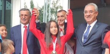 Dünya şampiyonu Müşerref Özdemir'e DSP’den coşkulu  karşılama