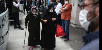 65 yaş üstü yola düştü