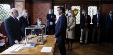 Macron'a sandıkta 