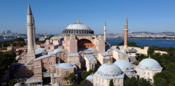 Ayasofya'da ibadetin önü açıldı