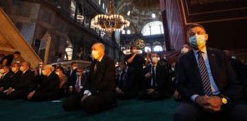 Erdoğan: Ayasofya’da namaza 350 bin kişi katıldı