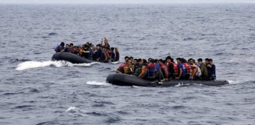 95 sığınmacı 34 saattir kurtarılmayı bekliyor