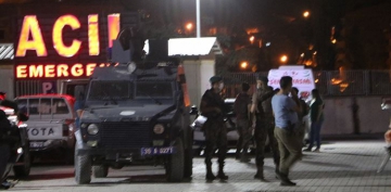Hakkari'de zırhlı araç devrildi: 2 şehit