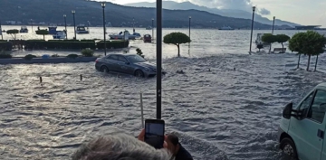 Sisam Adası'nda yıkılan duvar altında kalan iki öğrenci öldü