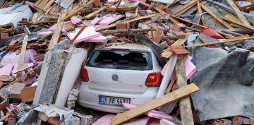 İzmir'de 5 büyüklüğünde bir deprem daha!