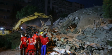 İzmir depremiyle ilgili gözaltına alınan 9 şüpheli adliyeye sevk edildi