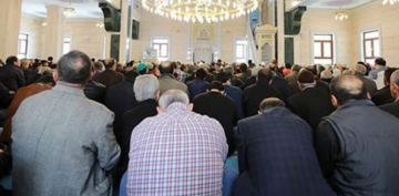 65 yaş üzeri ve 20 yaş altı Cuma namazı izni!
