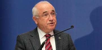 Alçı: Cemil Çiçek Arınç'a destek veriyor