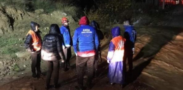 İzmir'de 2 kişi sel sularında kayboldu
