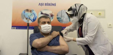 Bakan Koca canlı yayında aşı oldu!