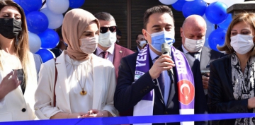 Babacan: Aç-kapa-aç-kapa... Okullar musluk reklamını hatırlatıyor