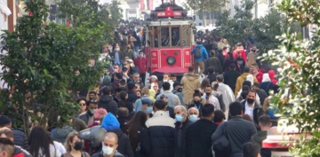 Kısıtlamasız Cumartesi gününde insanlar sokaklara akın etti