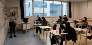 Ortaokul ve lise öğrencileri yüz yüze eğitime başladı