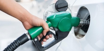 Benzine büyük zam