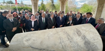 Yunus Emre 701'inci ölüm yılında Eskişehir'deki türbesinde anıldı
