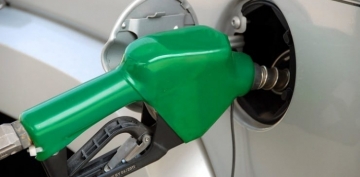 Benzine bir zam daha: 24 liraya dayandı