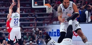 Anadolu Efes, son saniye basketiyle Euroleague finalinde!