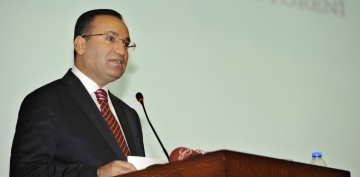 Bozdağ: 1982 Anayasası Türkiye'yi taşımaz hale geldi