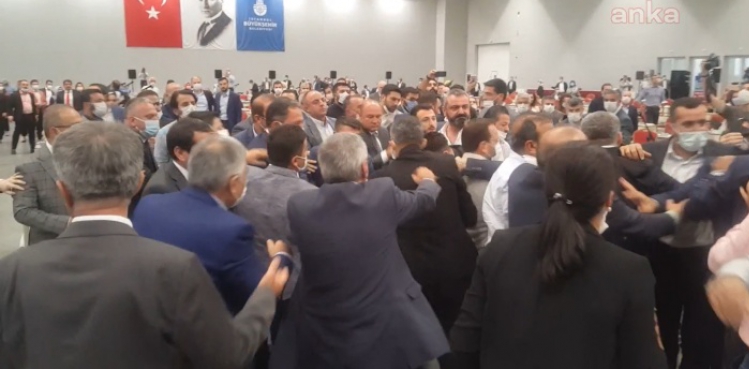İBB Meclisi'nde kavga çıktı