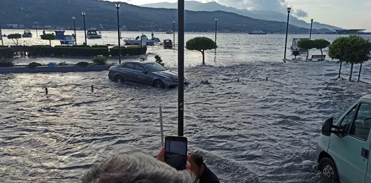 Sisam Adası'nda yıkılan duvar altında kalan iki öğrenci öldü