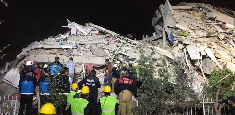 Depremde yıkılan yapılar için 11 gözaltı