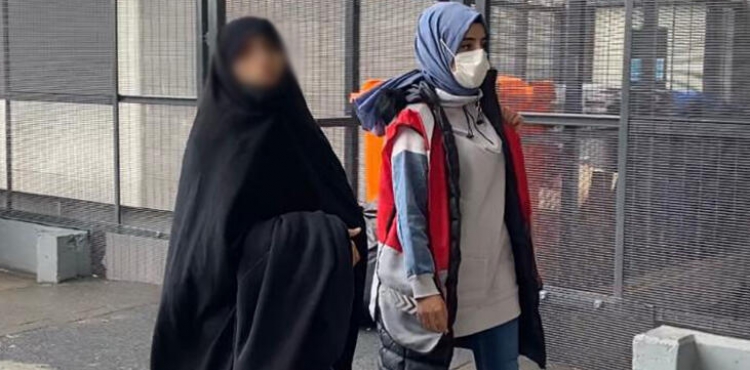 İstanbul'da kedi kesip yiyen kadın gözaltına alındı