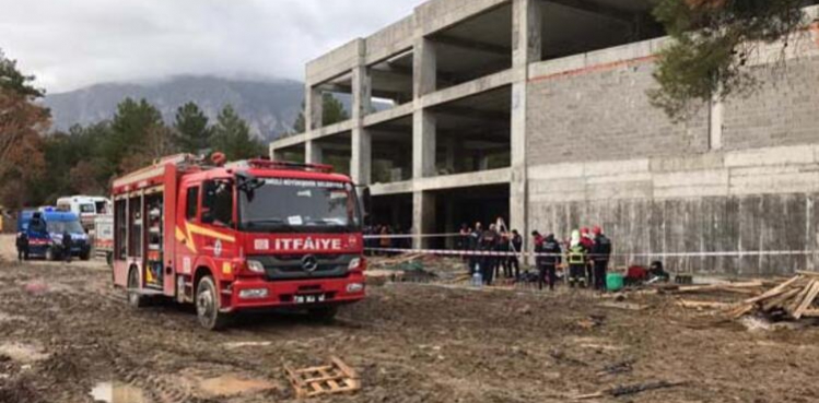 Foseptik çukurunda zehirlenen 3 işçi öldü
