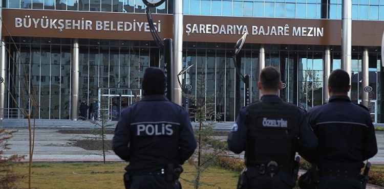 HDP'li belediye başkanları gözaltına alındı