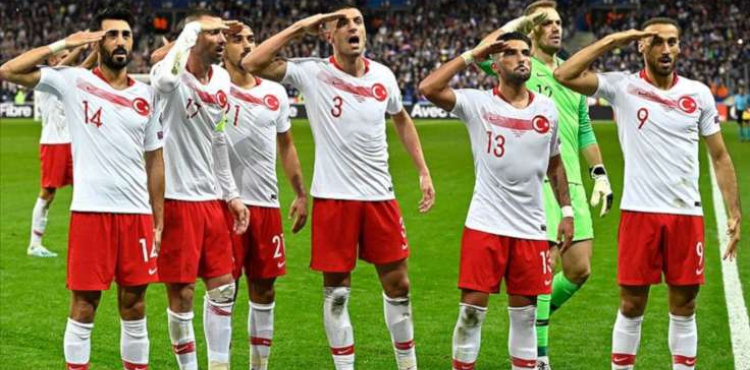 UEFA'dan asker selamına ceza yok